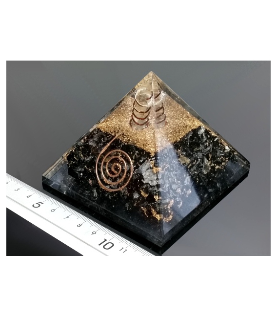 Pirámide orgonite 9x9cm de turmalina